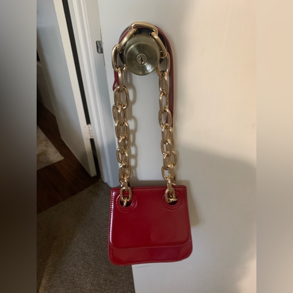 Patent Red Shoulder Bag with Gold Link Chain - Picture 2 of 8